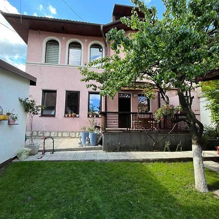 Apartments Music, Garden And Free Parking Сараєво Екстер'єр фото