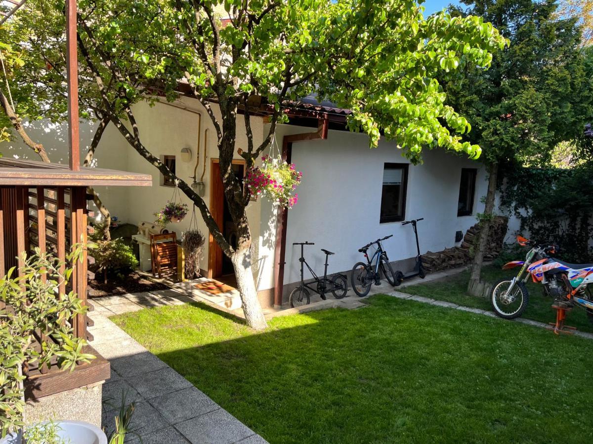 Apartments Music, Garden And Free Parking Сараєво Екстер'єр фото