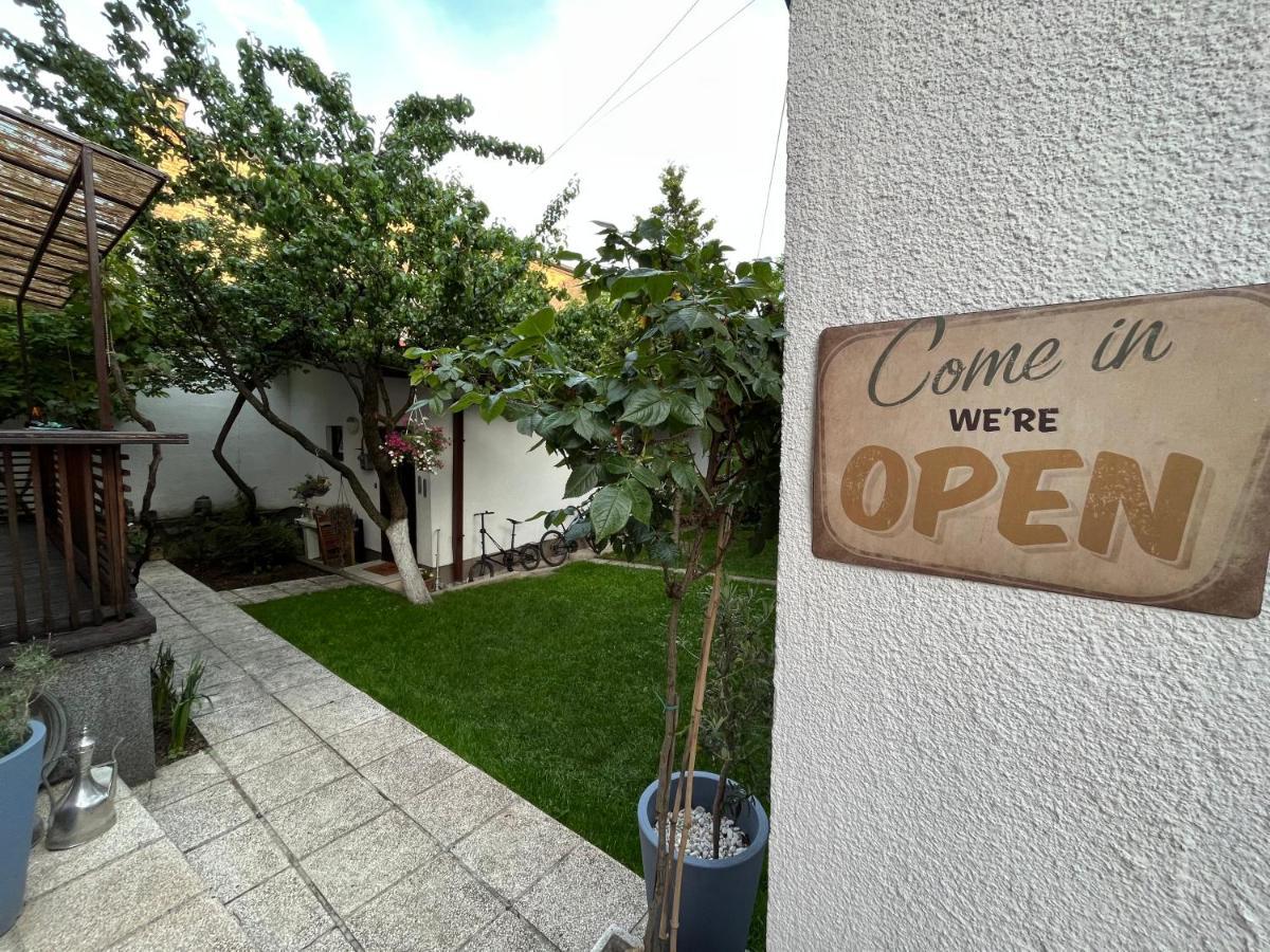 Apartments Music, Garden And Free Parking Сараєво Екстер'єр фото