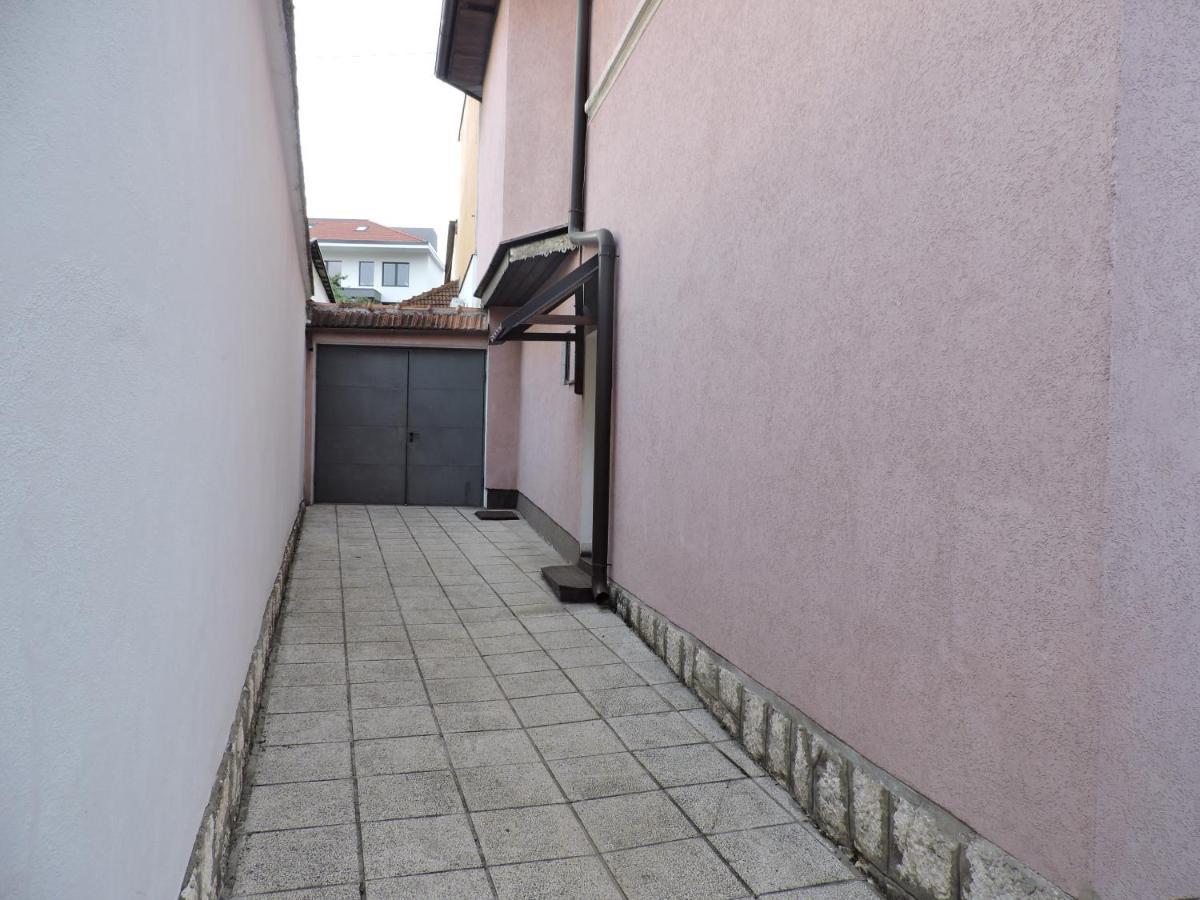 Apartments Music, Garden And Free Parking Сараєво Екстер'єр фото