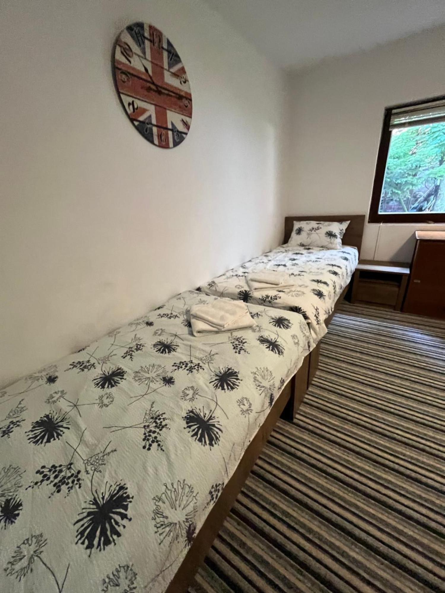 Apartments Music, Garden And Parking Сараєво Екстер'єр фото