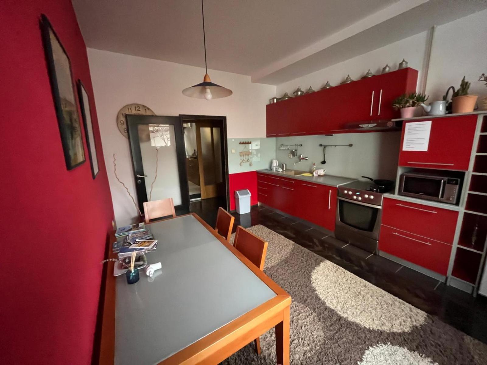 Apartments Music, Garden And Free Parking Сараєво Екстер'єр фото
