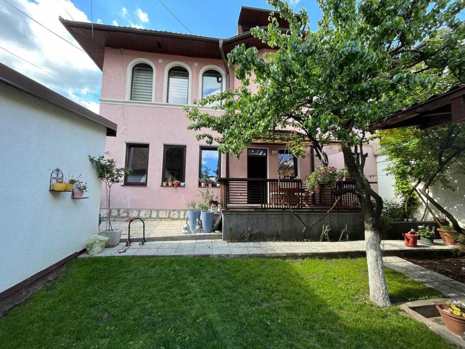Apartments Music, Garden And Parking Сараєво Екстер'єр фото