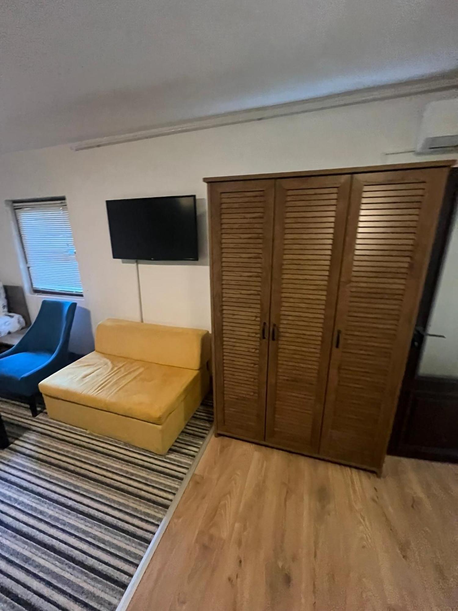 Apartments Music, Garden And Free Parking Сараєво Екстер'єр фото